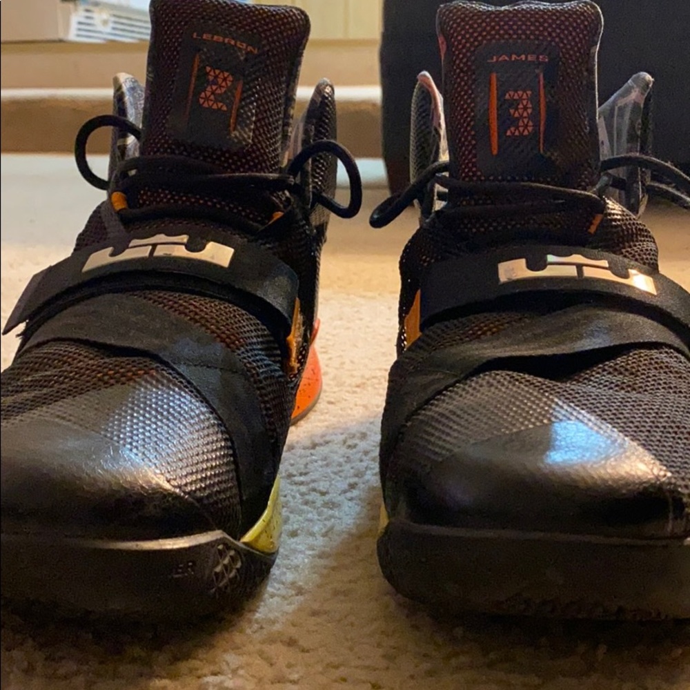Lebron James Nike basketball shoes - Picture 5 of 5